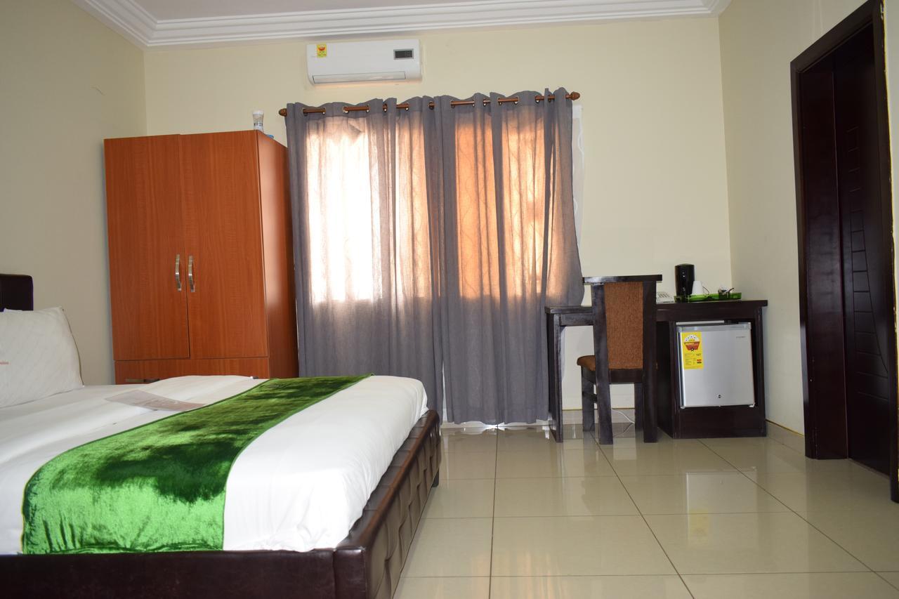 Relle Suites Hotel Ogbodjo Buitenkant foto